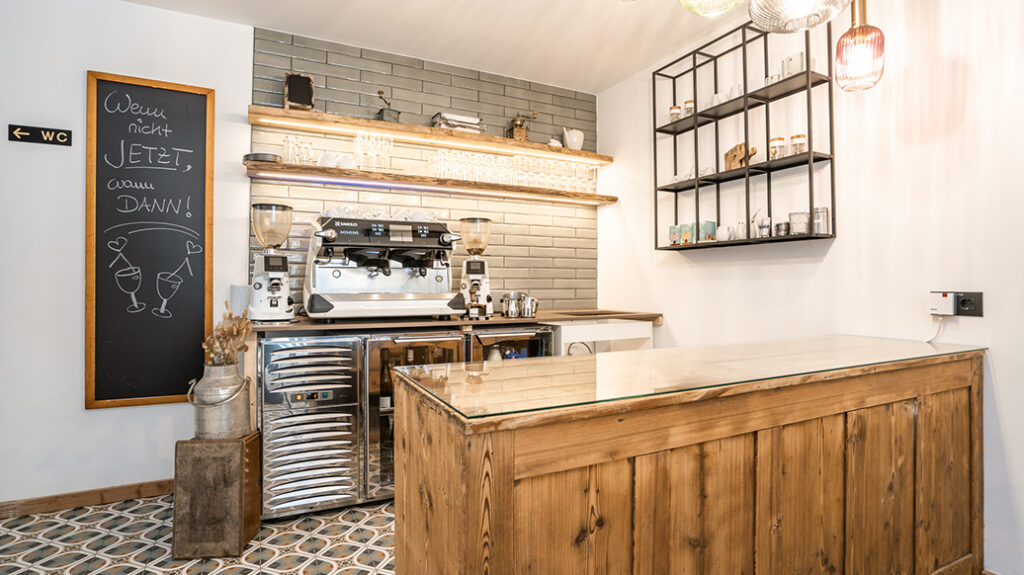Entdecken Sie handgemachte Marmeladen, Chutneys, Honig, frisches Brot und regionale Milch